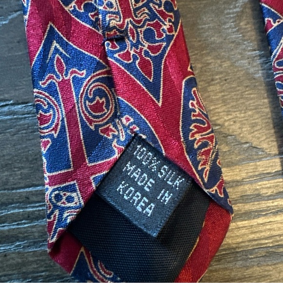 Cross Paisley Elegant Red and Blue Tie - Picture 6 of 6